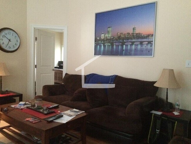 Building Photo - NEWTON 3 BED!!!!