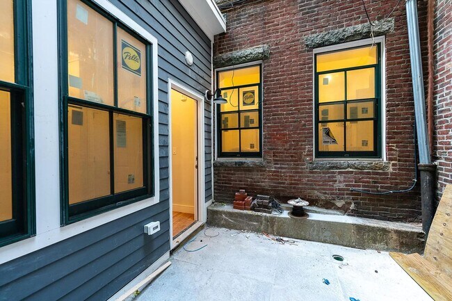 Building Photo - Gorgeous unit in Beacon hill