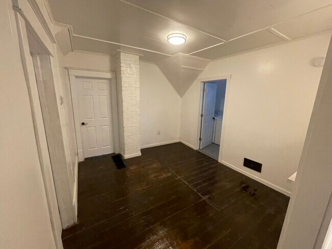 Living Room - 311 E Melendy St