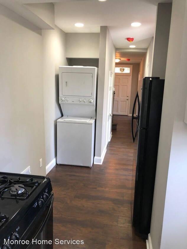 Foto principal - Studio, 1 bath House - 411 E. Coldspring LN