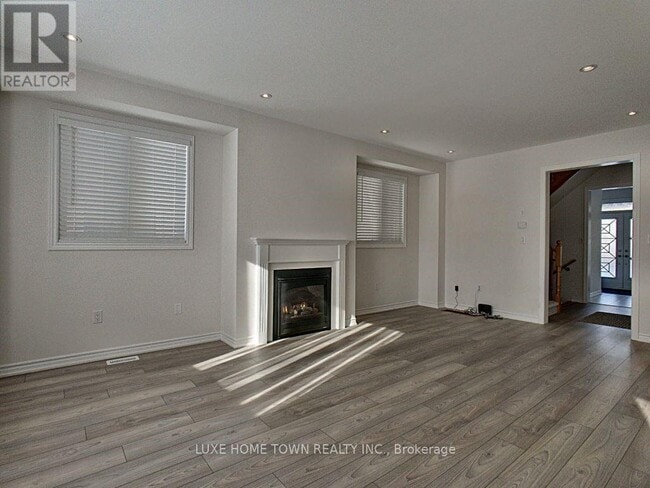 Building Photo - 141 Harpin Way E