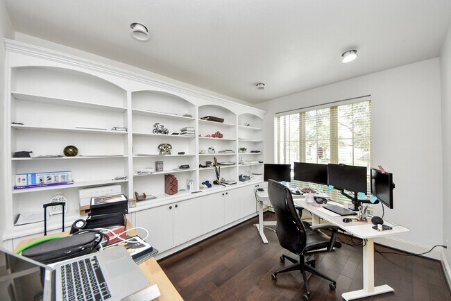 Building Photo - 2810 Auburn Glade Ct