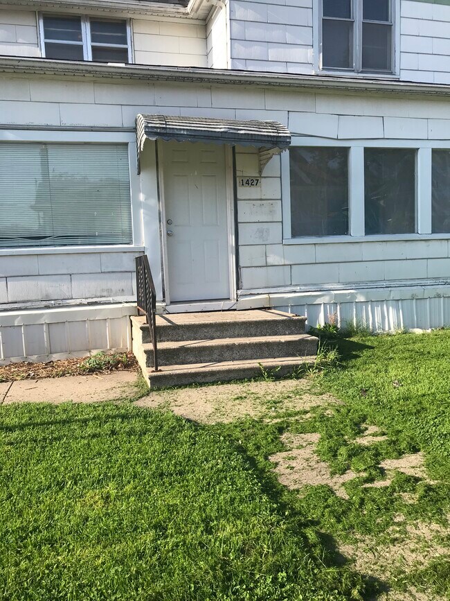 Building Photo - 1427 1st Ave N