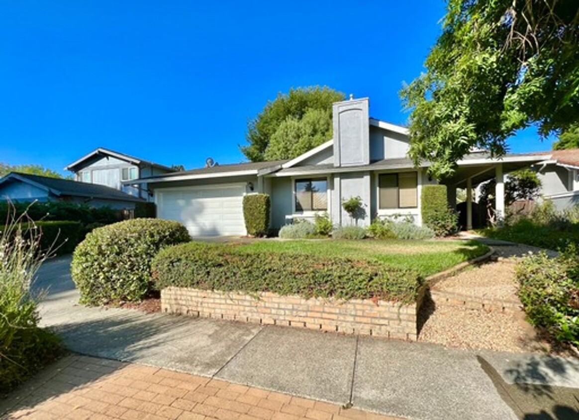 Foto principal - 4 Bedroom 2 Bathroom Single Level Napa Hom...