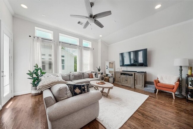 Building Photo - 508 W Donovan St