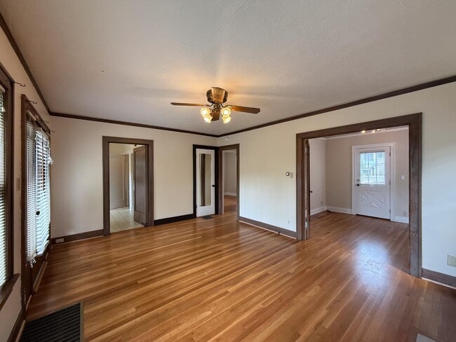 Building Photo - 7024 N Villard Ave