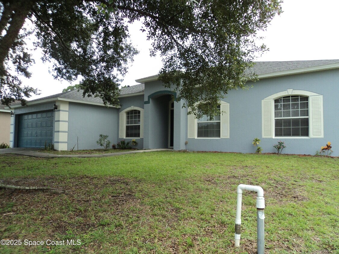 Foto principal - 1150 Cogan Dr