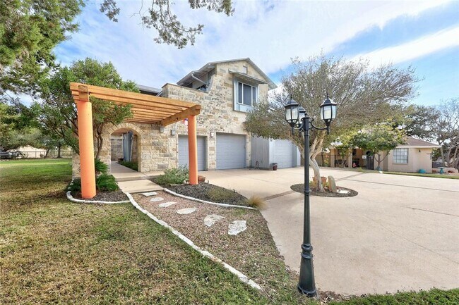 Building Photo - 18500 Lakehead Cir