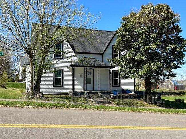 Building Photo - 1106 Buffalo St
