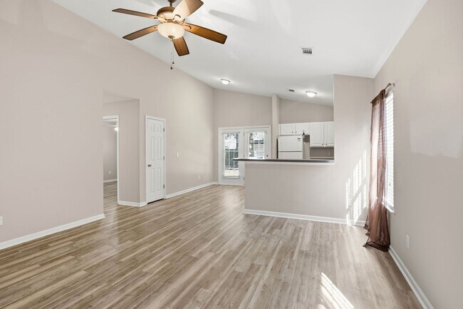 Foto del edificio - Comfortable 3BR Ranch with 2-Car Garage in Northwoods Pointe