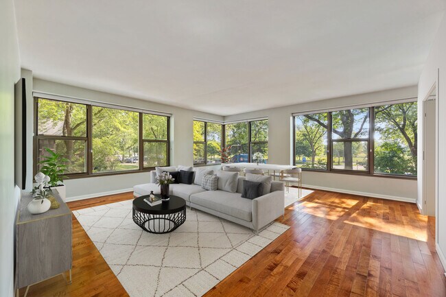 Foto del edificio - 2970 N Lake Shore Dr