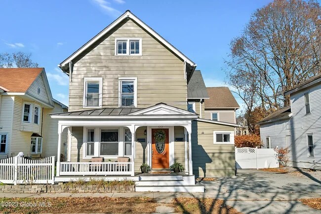 Frente - 135 Church St