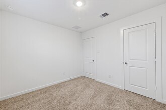 Building Photo - 28142 Meadowlark Sky Dr