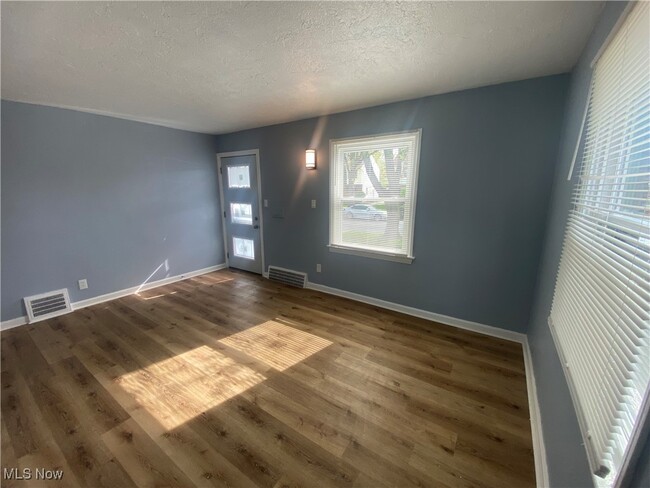 Foto del edificio - 3308 E 147th St