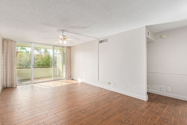 Foto del edificio - 7625 E Camelback Rd