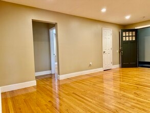 Building Photo - 76 Egmont St Building Photo - 76 Egmont St