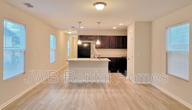 Foto del edificio - 8513 Berry Ave