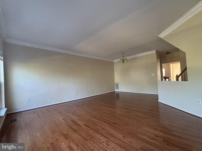 Foto del edificio - 6635 Creek Point Way