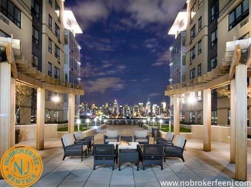 Foto del edificio - 838 Harbor Blvd