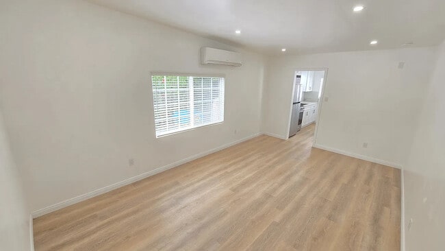 living room - 1041 N Edinburgh Ave