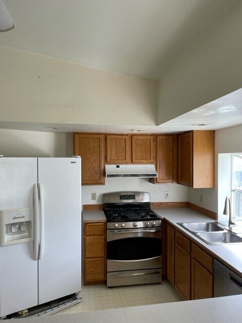 Building Photo - 301 W Helena Ave