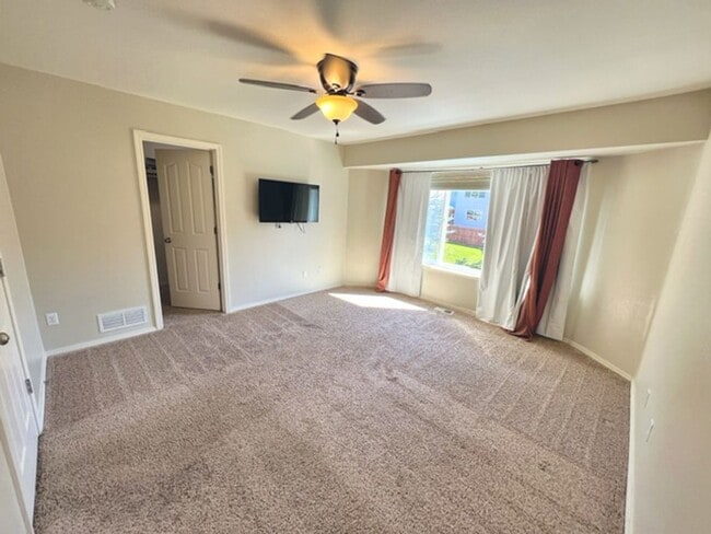 Building Photo - Spacious and Bright Eagle River Home with a Gorgeous View!