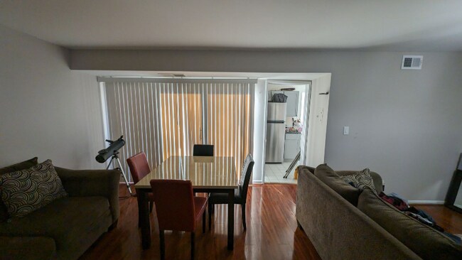Foto del edificio - 5472 Cedar Ln