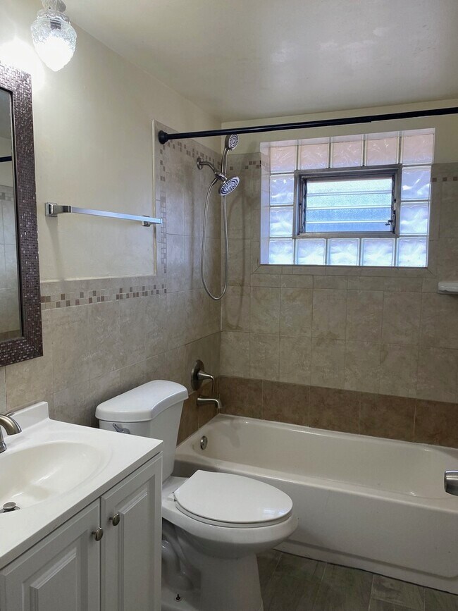 Foto del edificio - 409 Madison Ave