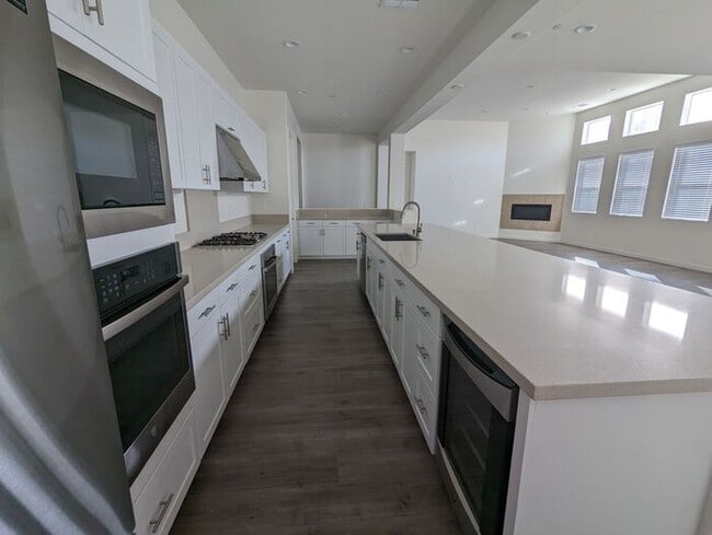 Building Photo - This Is Living!