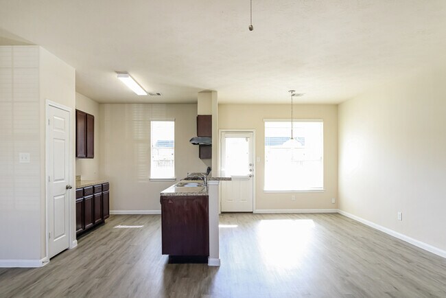 Building Photo - 12250 Maura Ln