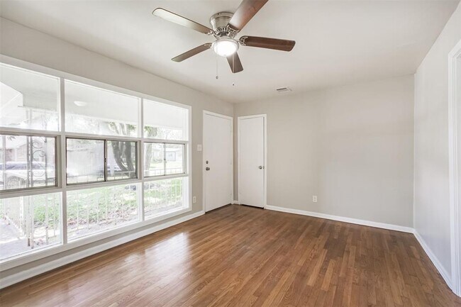 Foto del edificio - 1306 Glencrest Dr