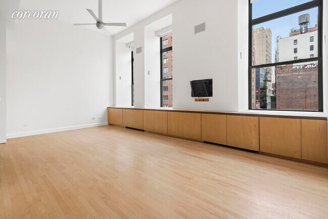 Foto del edificio - 65 W 13th St