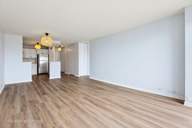 Building Photo - 2020 N Lincoln Park W