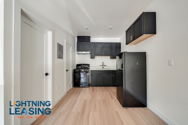 Building Photo - 768 N Van Ness Ave