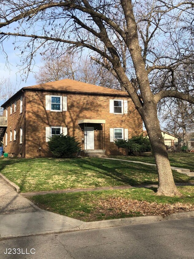 Primary Photo - 1228 E 13th St