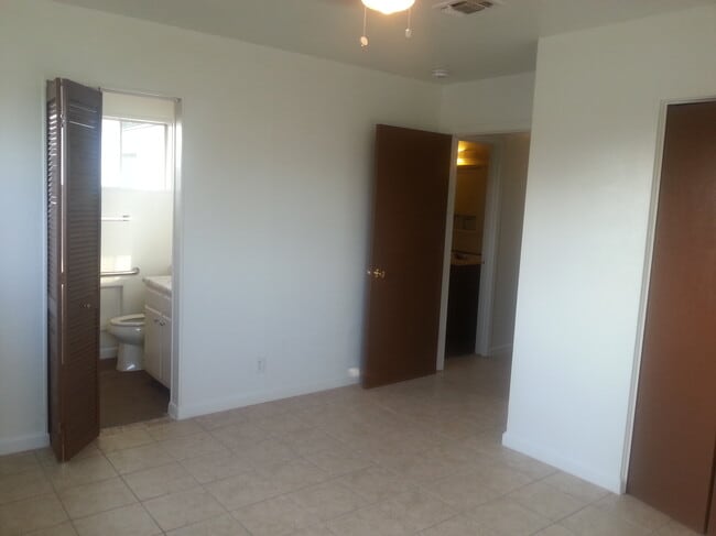 Building Photo - 503 Demya Dr