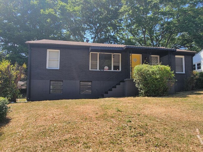 Foto del edificio - 3 Bedroom Brick Ranch on Basement/5 Min Drive to Downtown Atlanta