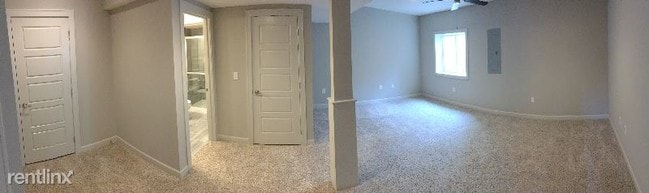 Building Photo - 2 br, 3.5 bath Townhome - 15853 Shawnee dr