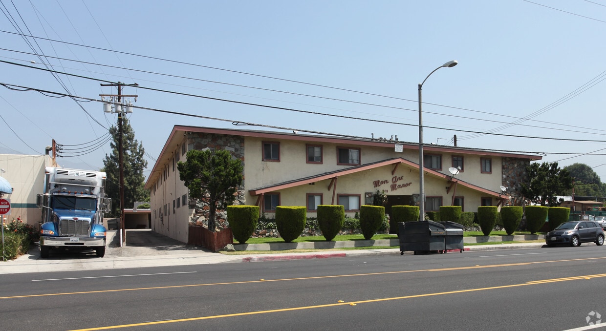 Monarch Manor Apartments in Monrovia, CA