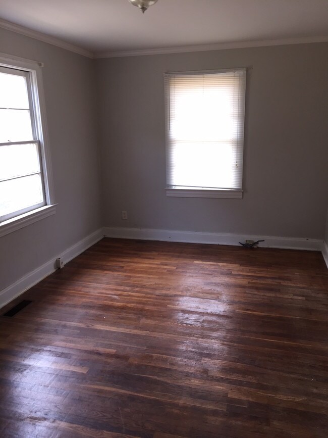 Building Photo - 40 Echols Dr
