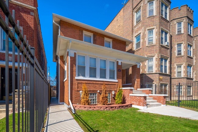 Building Photo - 8110 S Vernon Ave