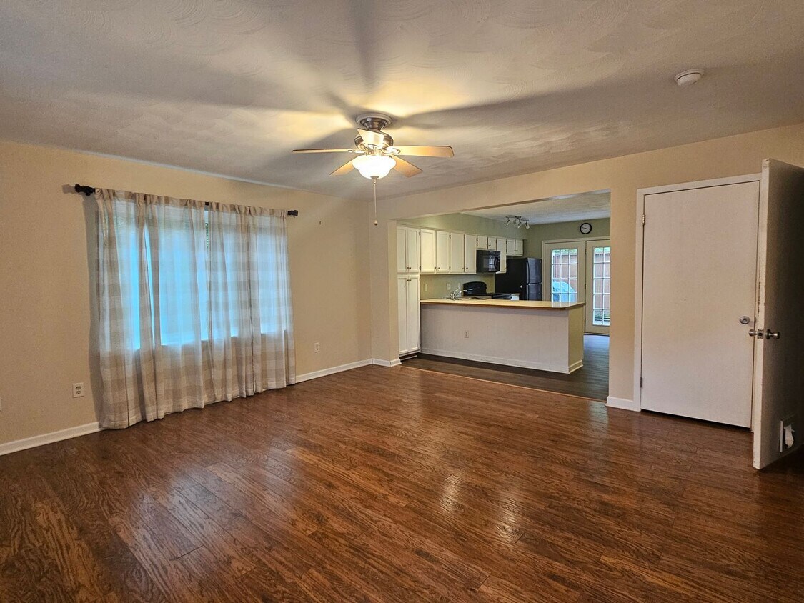 Foto principal - 535 Marjorie Mae St