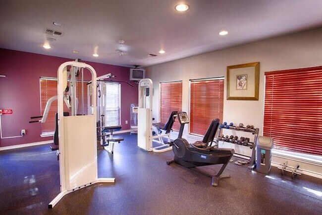 Building Photo - 2255 Braeswood Park Dr