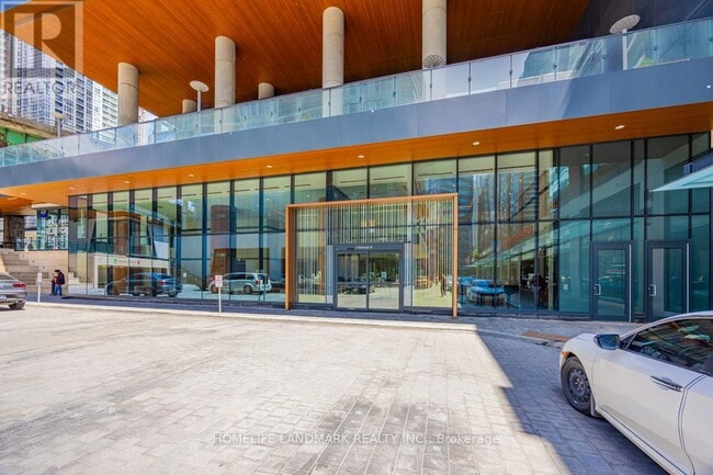 Building Photo - 17-1517 Bathurst St