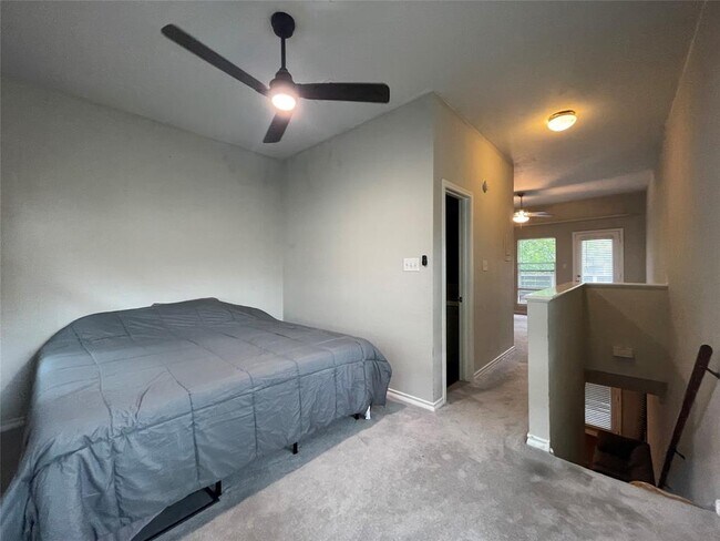 Foto del edificio - 1404 Norwalk Ln
