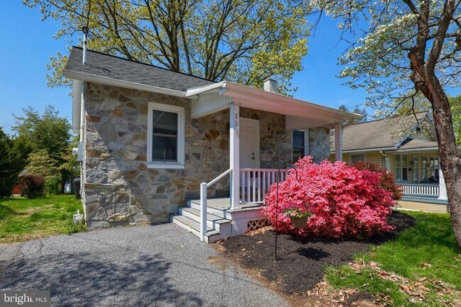 Foto del edificio - 65 Maytown Ave