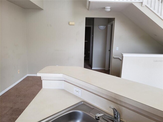 Foto del edificio - 9069 Lee Vista Blvd