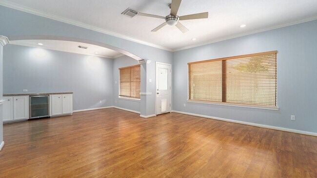 Building Photo - 2052 Glencove Dr