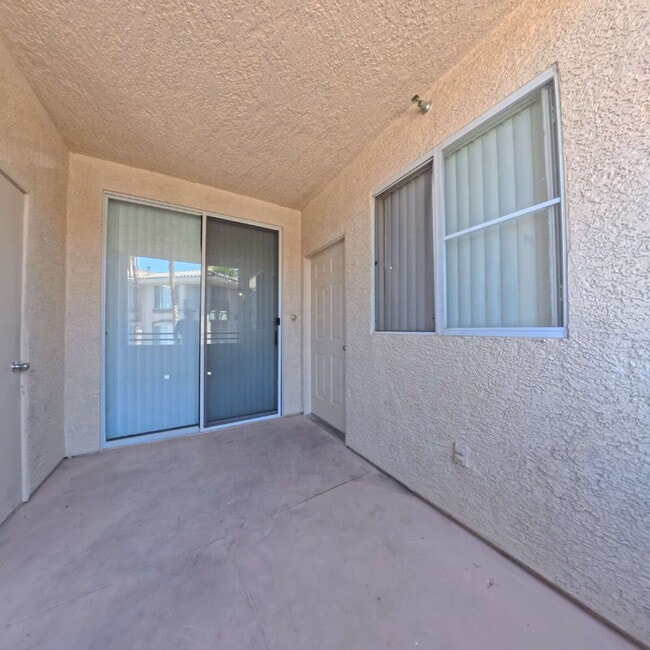 Building Photo - Resort-Style Living Year-Round Updated 1-Bed, 1-Bath Condo!