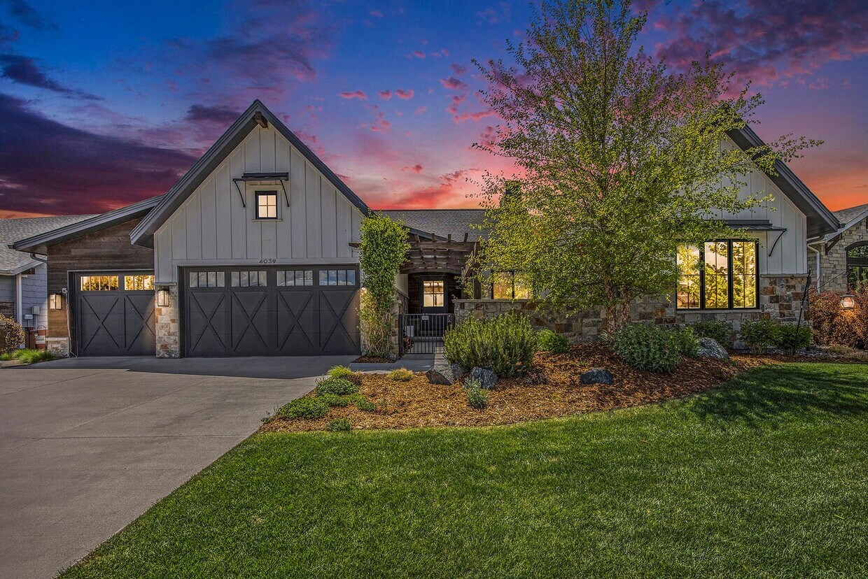 Foto principal - Stunning Custom Home in Harmony Club – Tim...